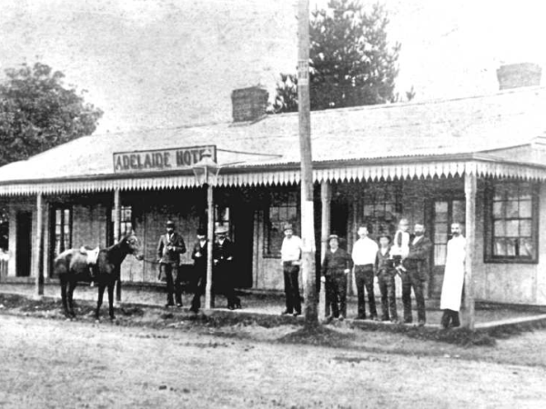 Raise a Glass to Moruya’s&nbsp;Pubs!