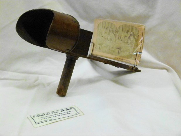 Hand-held stereoscope used at Newstead Public School - MDHS Collection
