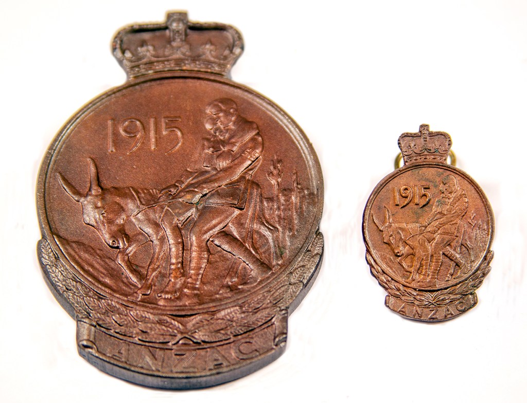 The Anzac Commemorative Medallion and Badge