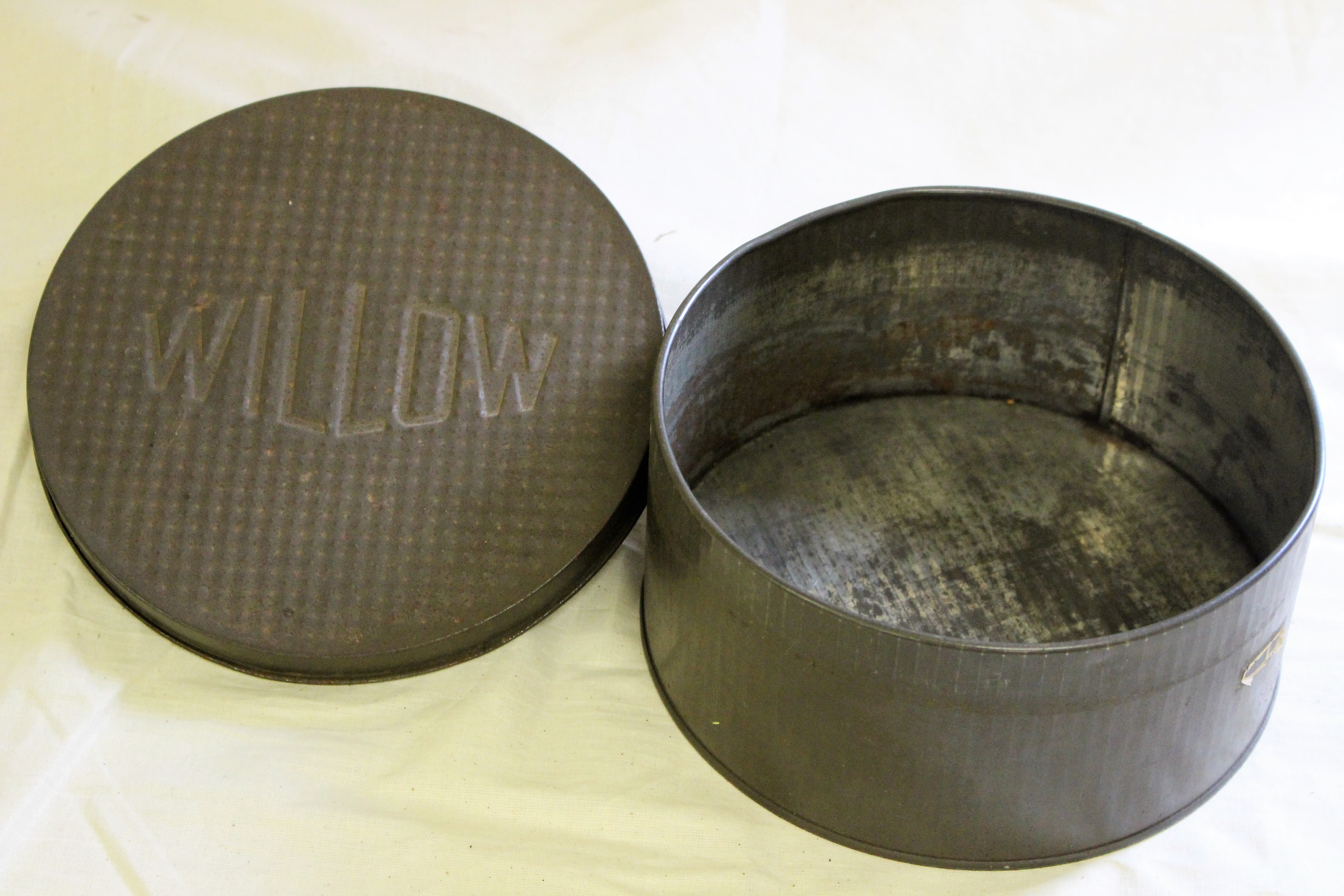 Inside Our Collection – The much travelled Willow Christmas cake tin and ‘postal bag’
